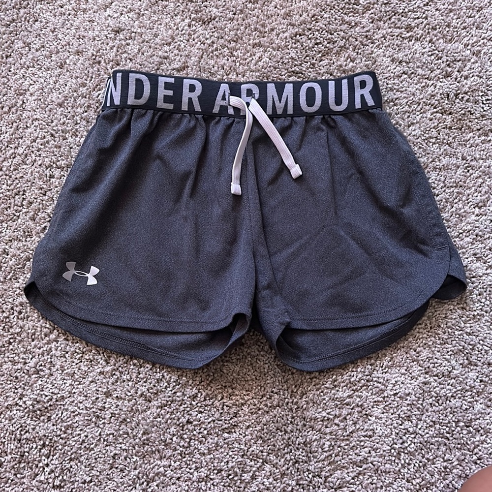 GIRLS UNDER ARMOUR SHORTS